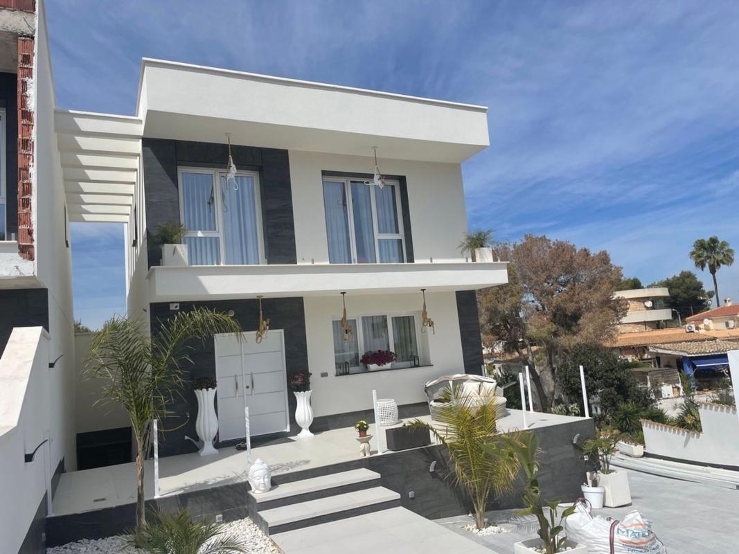 Sprzedaż niezależnego domku jednorodzinnego w Barrio Los Balcones - Los Altos del Edén, Torrevieja photo 1
