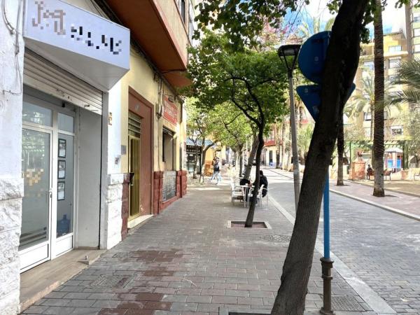 Local en calle Taquigrafo Martí photo 1