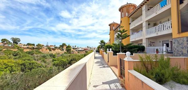 Venta de piso en Barrio La Regia, Orihuela
thumbnail 2