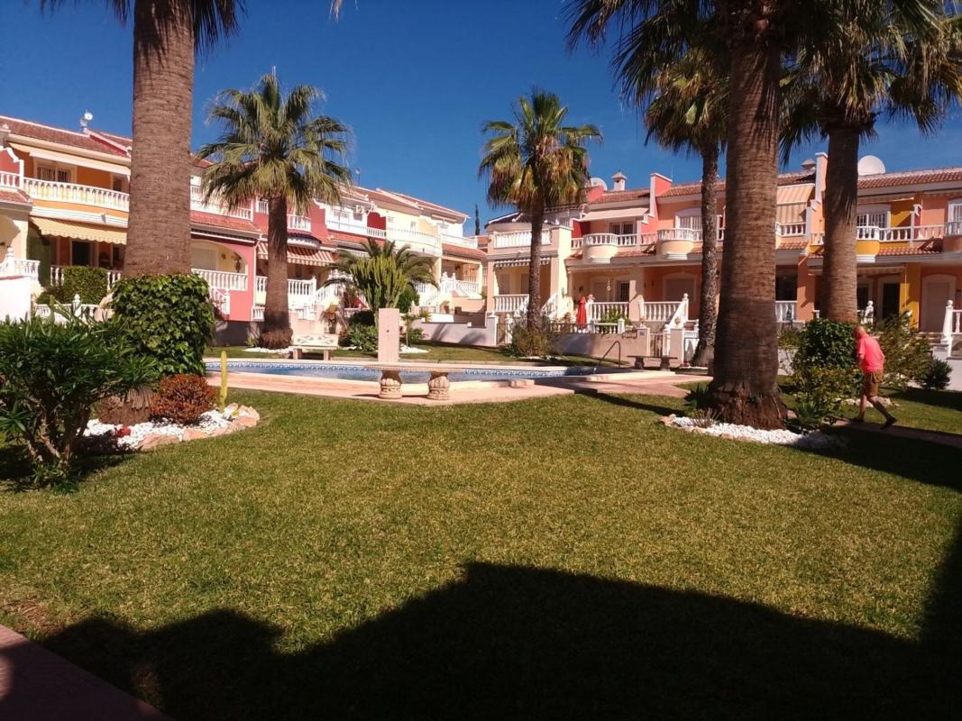 Venta de chalet adosado en Urbanizaciones , Guardamar del Segura photo 2