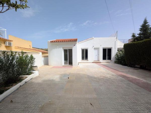 Chalet adosado en calle Serra de Fontanella photo 1