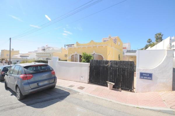 Casa independiente en calle Montesico Blanco thumbnail 1