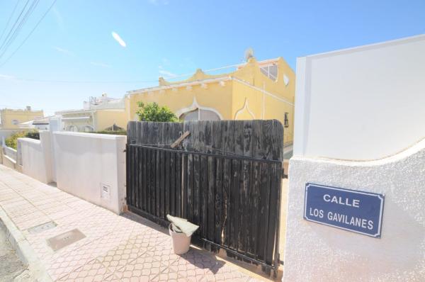 Casa independiente en calle Montesico Blanco thumbnail 2