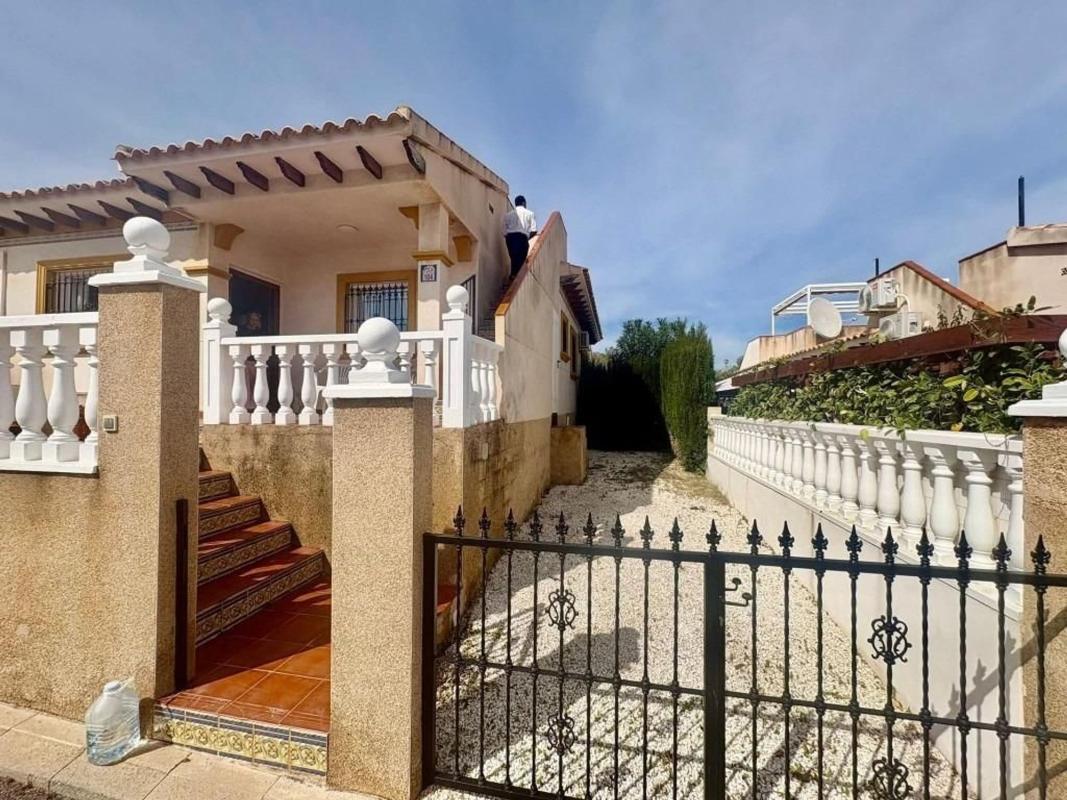 Venta de chalet independiente en Barrio Las Filipinas, Orihuela
photo 1