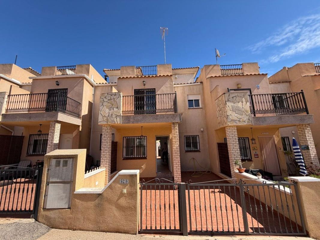 Venta de chalet independiente en Barrio La Ciñuelica - Villa Rosa, Orihuela
photo 1