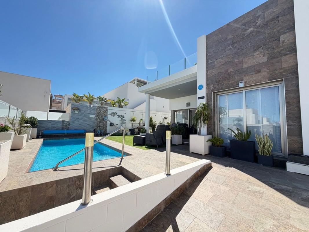 Venta de chalet independiente en Barrio Villamartín, Orihuela
photo 1