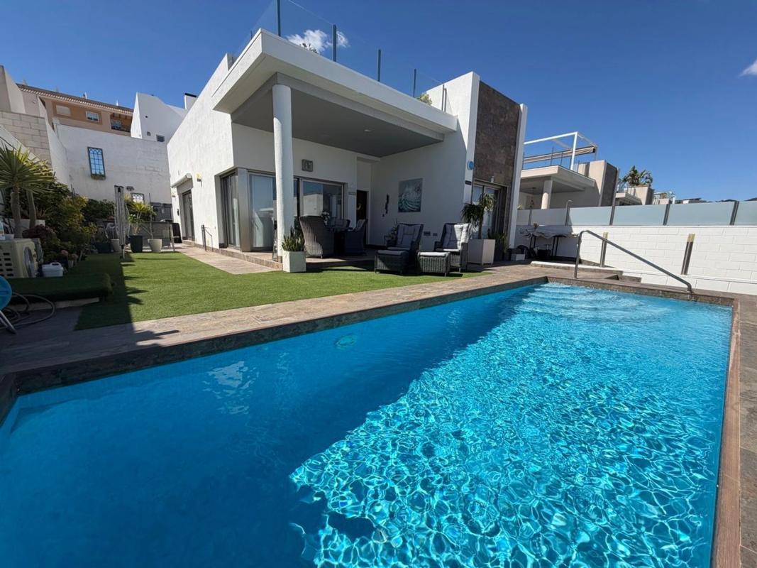 Venta de chalet independiente en Barrio Villamartín, Orihuela
photo 2