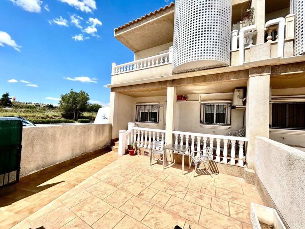 Sprzedaż mieszkania w Calle la Traviata, 15 -1, Orihuela
photo 1