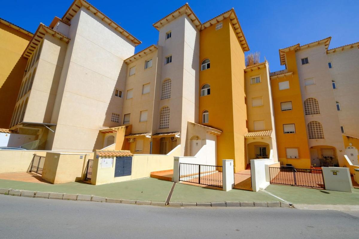 Sprzedaż mieszkania w Barrio Campoamor, Orihuela
photo 1