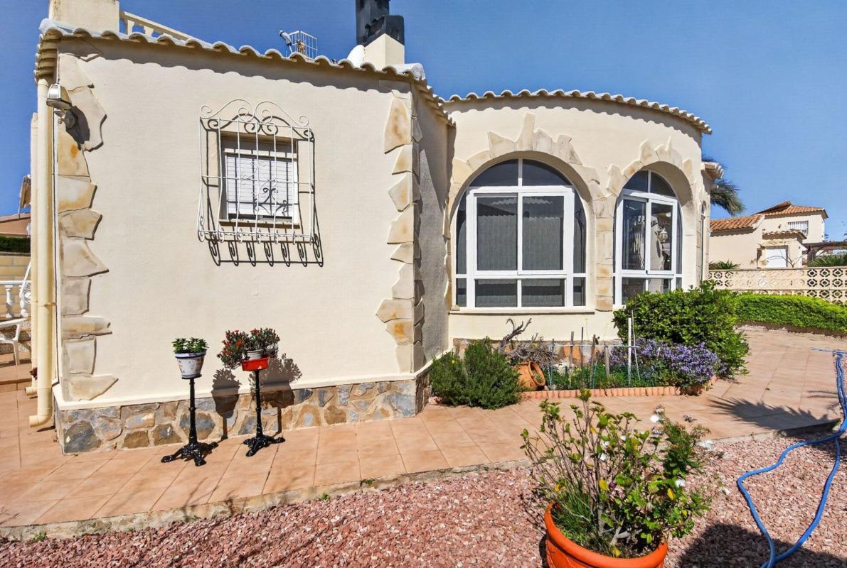 Venta de chalet independiente en Barrio La Florida, Orihuela
photo 2