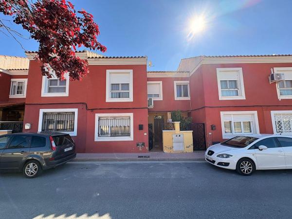 Chalet adosado photo 1