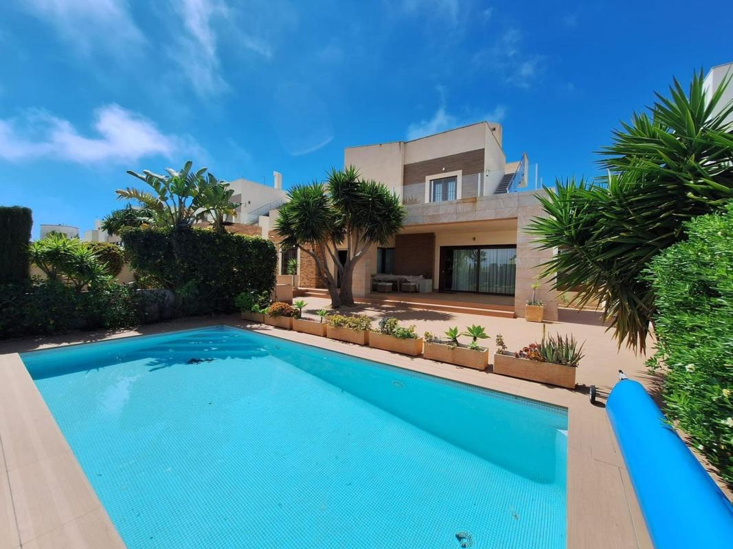 Venta de chalet independiente en Calle Argonautas, Torrevieja
 photo 2