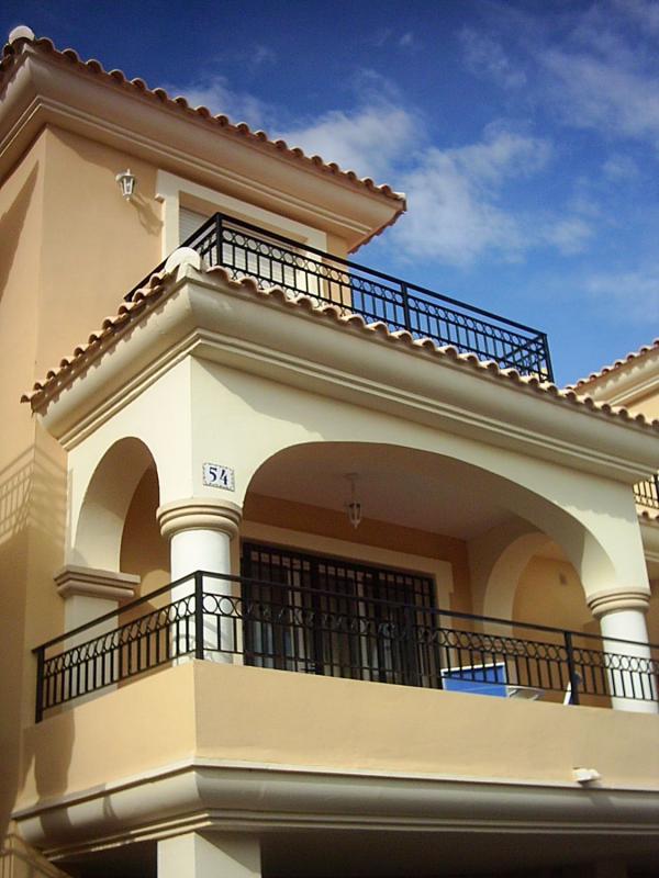 Venta de chalet adosado en Calle de I'Aigualera, 3 , Mutxamel photo 1