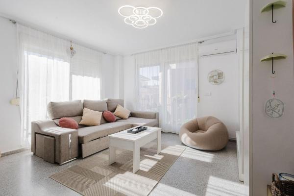 Venta de piso en Calle Rafael Narbona, 4, San Miguel de Salinas
thumbnail 1