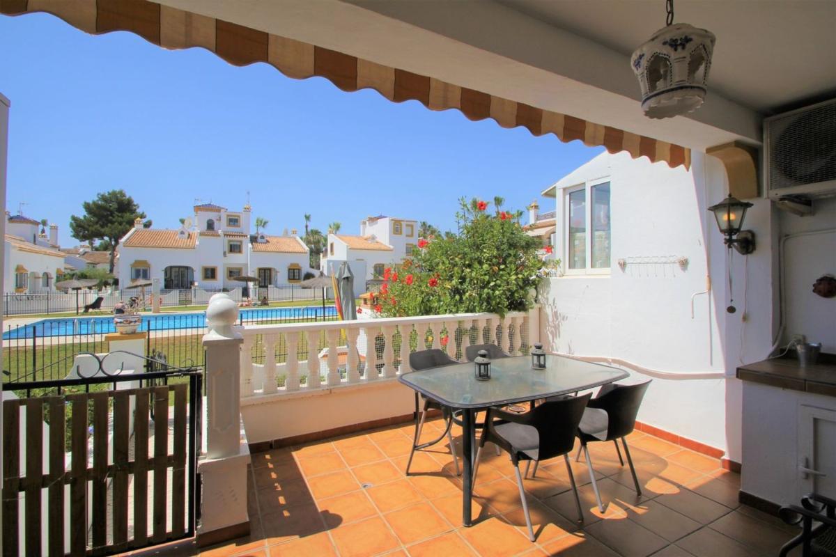 Venta de chalet adosado en  Urbanización V Martín Valencia , Orihuela photo 2