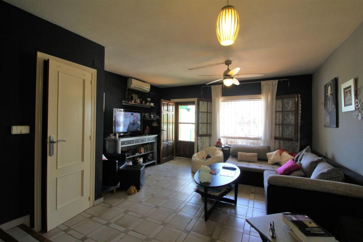 Venta de chalet adosado en  Urbanización V Martín Valencia , Orihuela photo 3