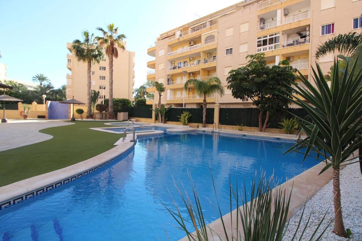Sale of apartment in Avenida Roentgen, 3, Torrevieja
 photo 2