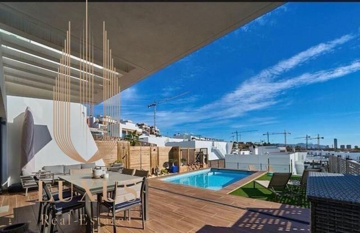 Venta de chalet adosado en Calle de Brasil, 5 , Finestrat photo 3
