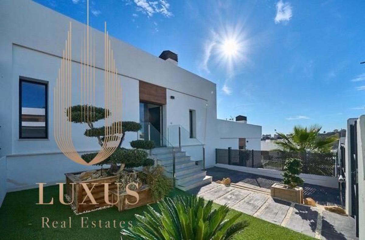 Venta de chalet adosado en Calle de Brasil, 5 , Finestrat photo 5