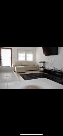 Chalet adosado en calle nardos, 21 thumbnail 1