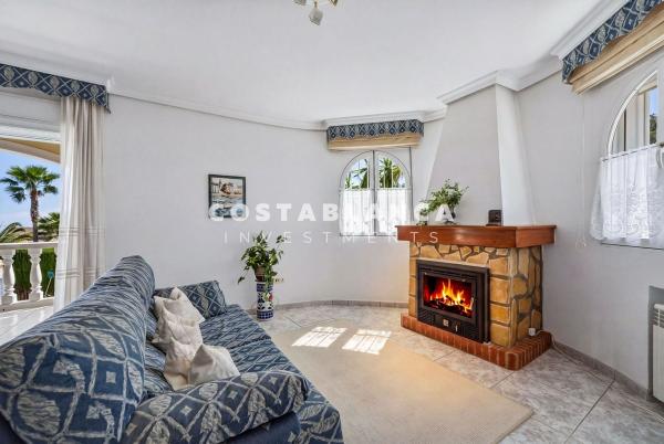 Частный шале на продаже в  Alto Urbanización Carrió, Кальпе photo 3
