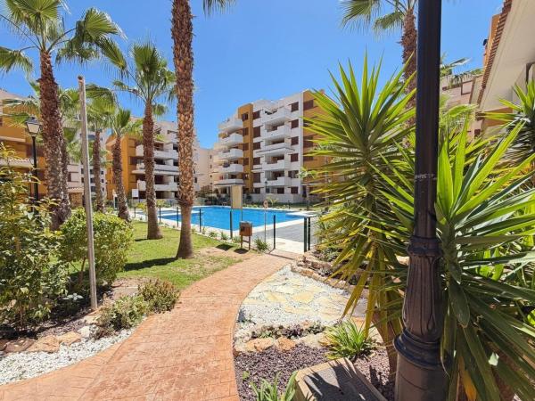 Venta de piso en Calle Ciclon, Torrevieja
photo 1