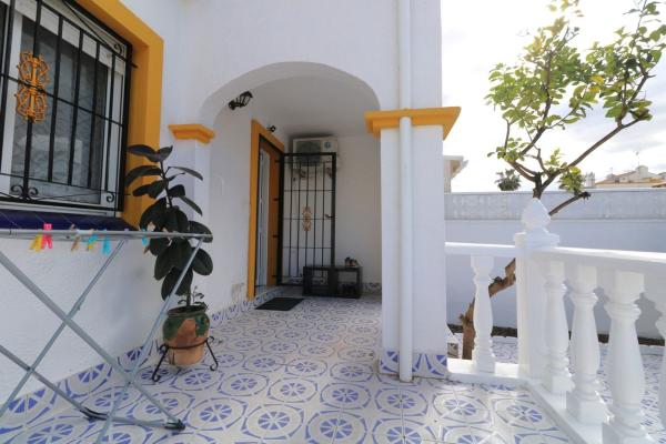 Chalet adosado en calle Alfredo Kraus photo 4