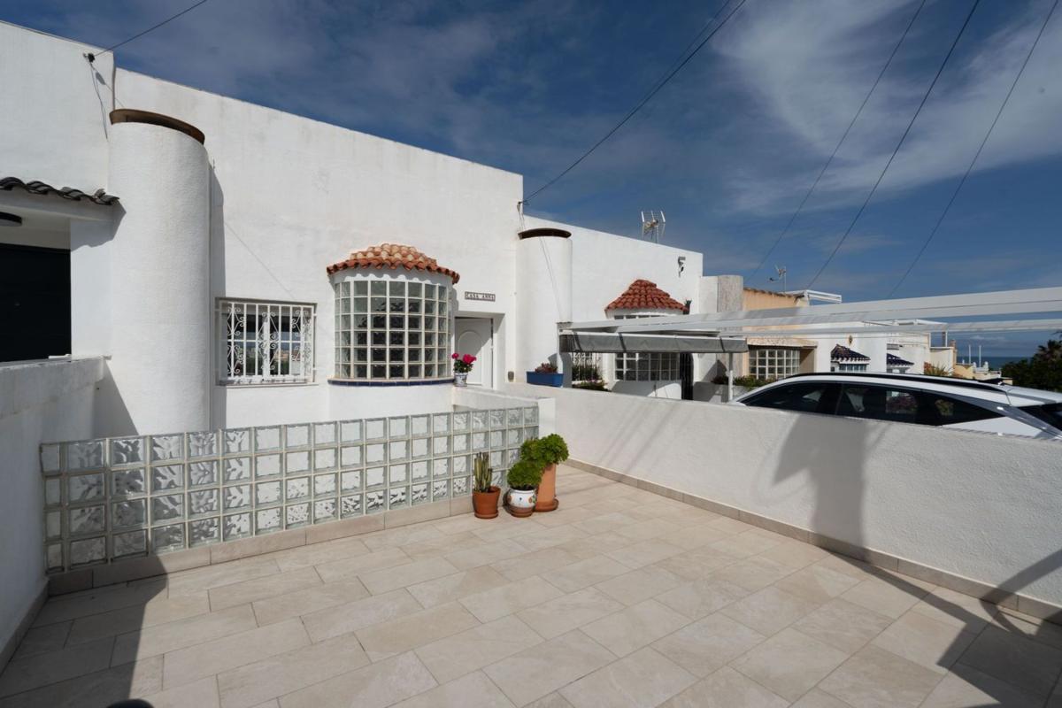 Venta de chalet adosado en Calle Soria , Torrevieja photo 2