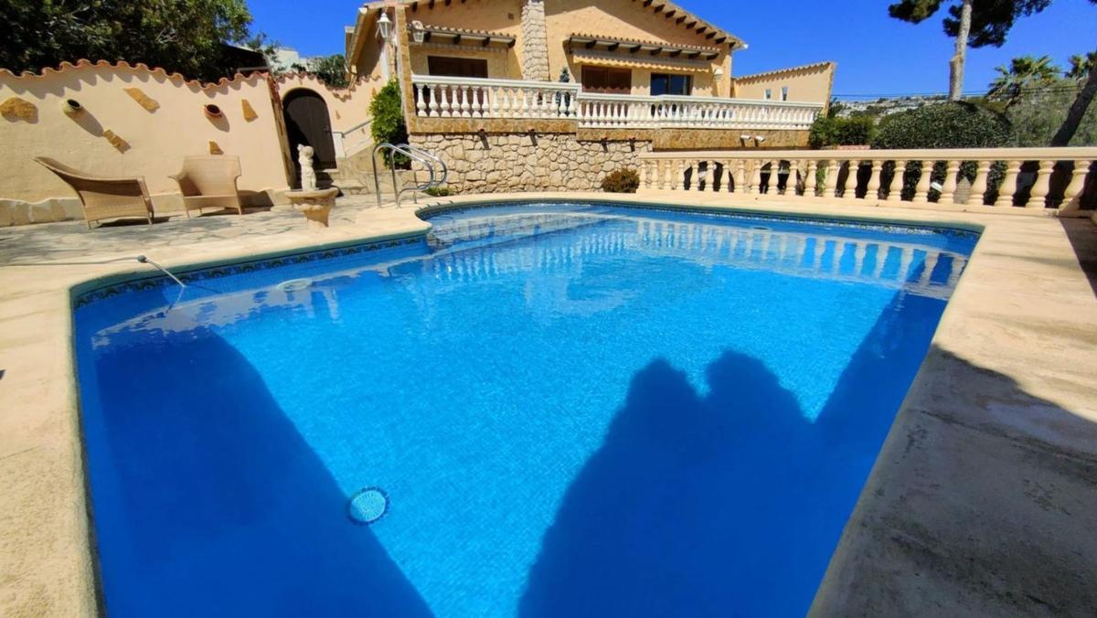 Продажа отдельного шале в Calle Río Segre, Морайра photo 1