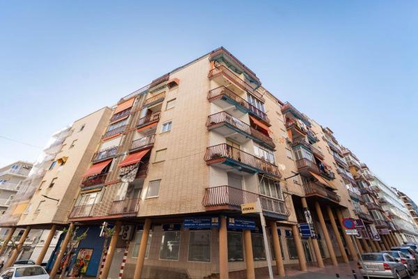 Sale of flat in Calle de Arnedo, Benidorm
photo 1