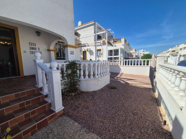 Chalet pareado en calle Lagunas de Ruidera, 588 photo 3