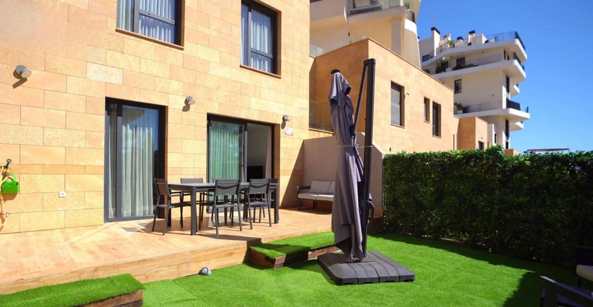 Venta de chalet adosado en  Platja Vila Joiosa , La Villajoyosa / Vila Joiosa photo 2
