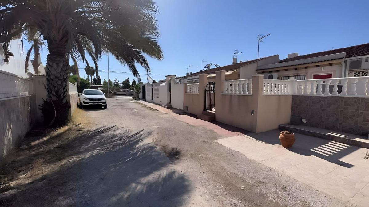 Sprzedaż niezależnego domku jednorodzinnego w  Urbanización Torreta II, Torrevieja photo 2