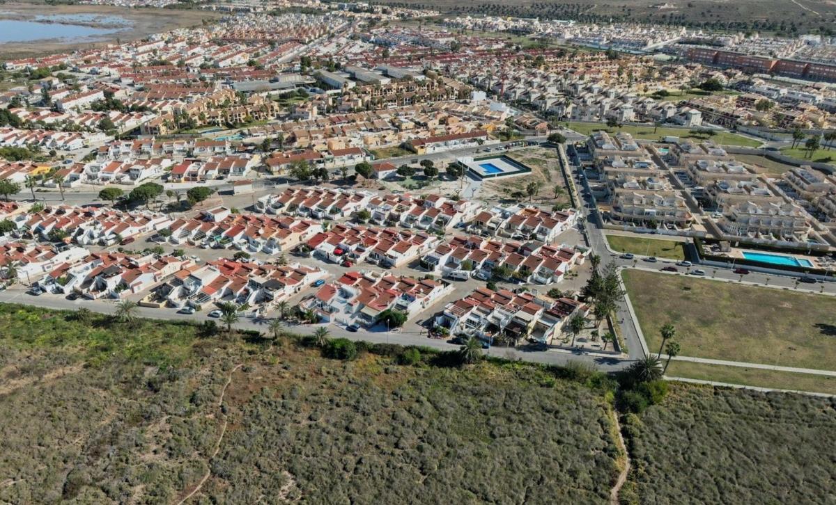 Sprzedaż niezależnego domku jednorodzinnego w  Urbanización Torreta II, Torrevieja photo 5