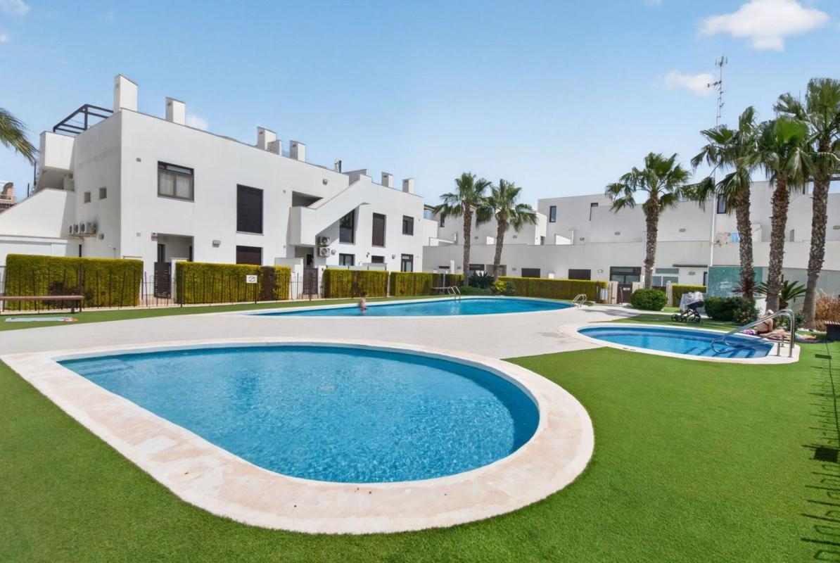 Sale of apartment in Calle Gladiolo s/n, Pilar de la Horadada
photo 1