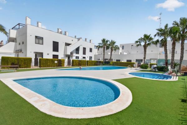 Sale of flat in Calle Gladiolo s/n, Pilar de la Horadada
photo 1