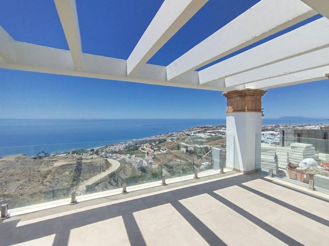 Sale of townhouse in Avenida Peñoncillo, 13 , Torrox photo 2