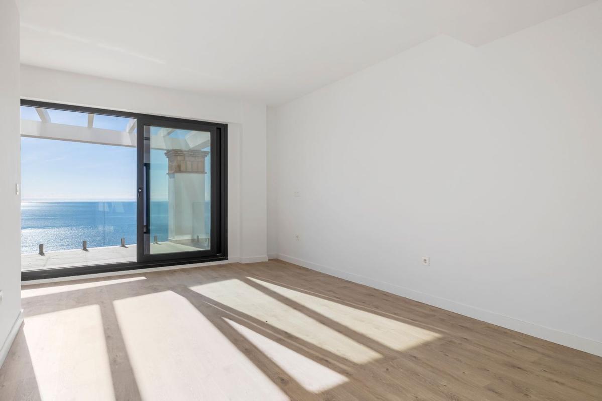 Sale of townhouse in  Avenida Peñoncillo, 13 , Torrox photo 2