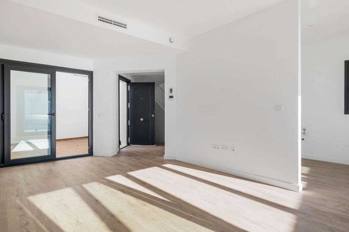Sale of townhouse in  Avenida Peñoncillo, 13 , Torrox photo 3