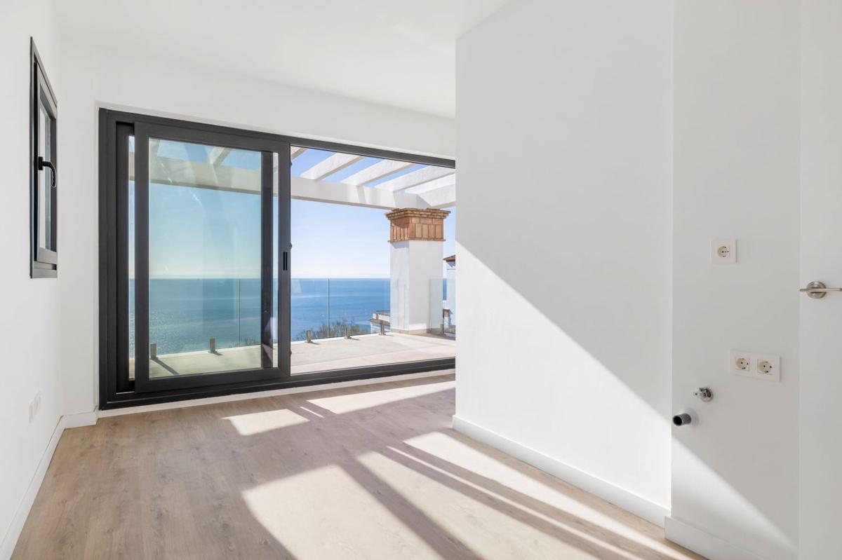 Sale of townhouse in  Avenida Peñoncillo, 13 , Torrox photo 5
