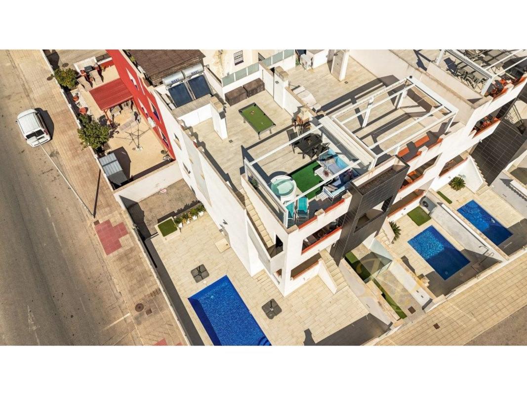 Venta de chalet independiente en Calle Lago Bañolas, Orihuela
photo 1