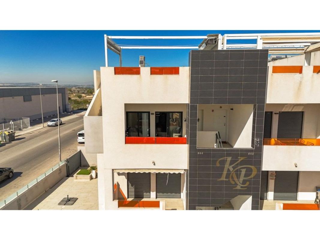 Venta de chalet independiente en Calle Lago Bañolas, Orihuela
photo 3