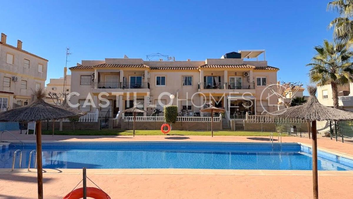 Venta de chalet independiente en Barrio Las Filipinas, Orihuela
photo 1