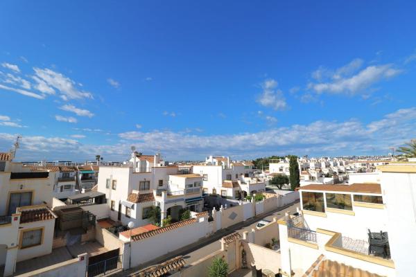 Chalet adosado en calle Alfredo Kraus photo 4