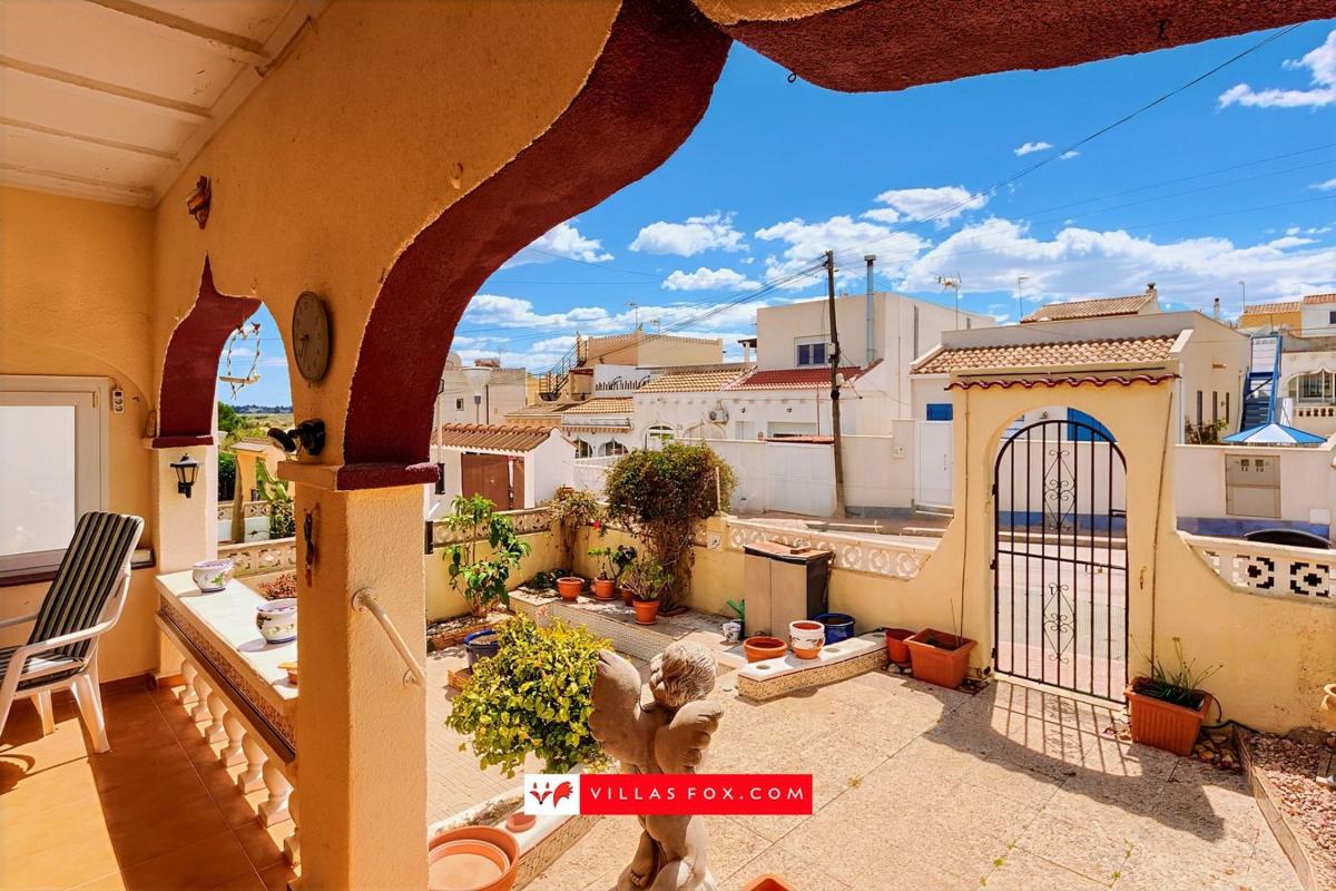 Sale of independent chalet in Avenida de Levante, San Miguel de Salinas
photo 2