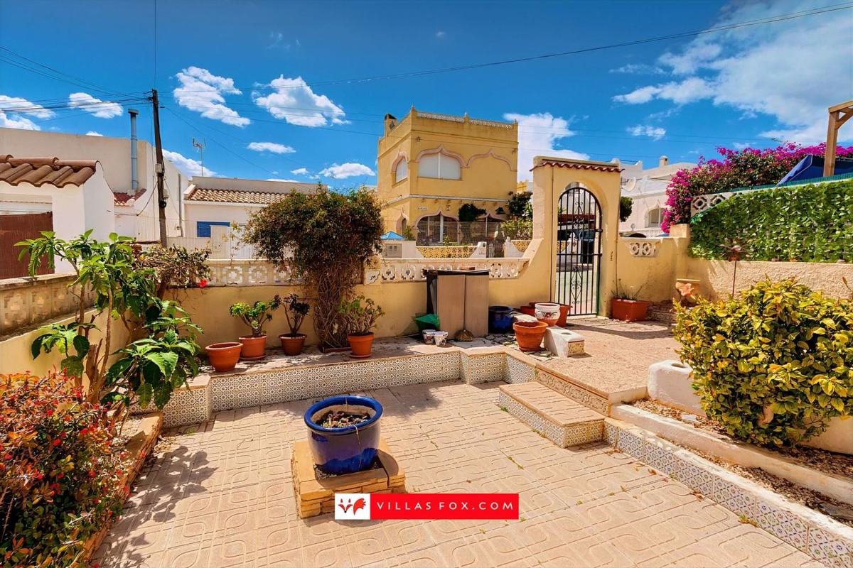Sale of independent chalet in Avenida de Levante, San Miguel de Salinas
photo 3