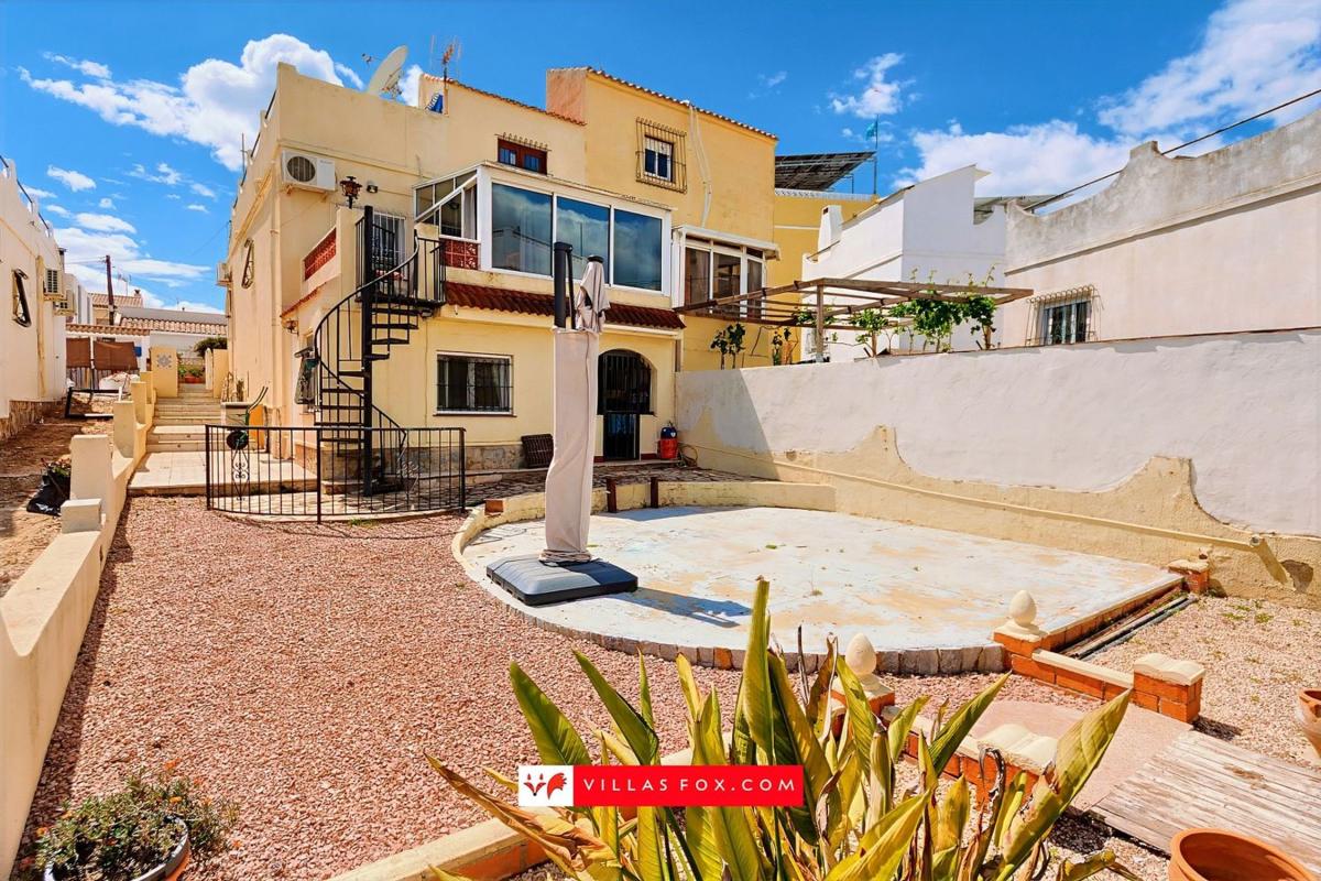 Sale of independent chalet in Avenida de Levante, San Miguel de Salinas
photo 4