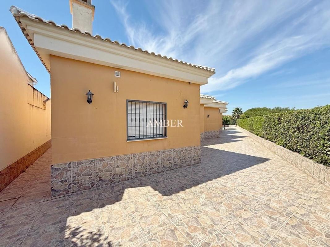 Venta de chalet independiente en Avenida de las Urracas, 42, Torrevieja
photo 4