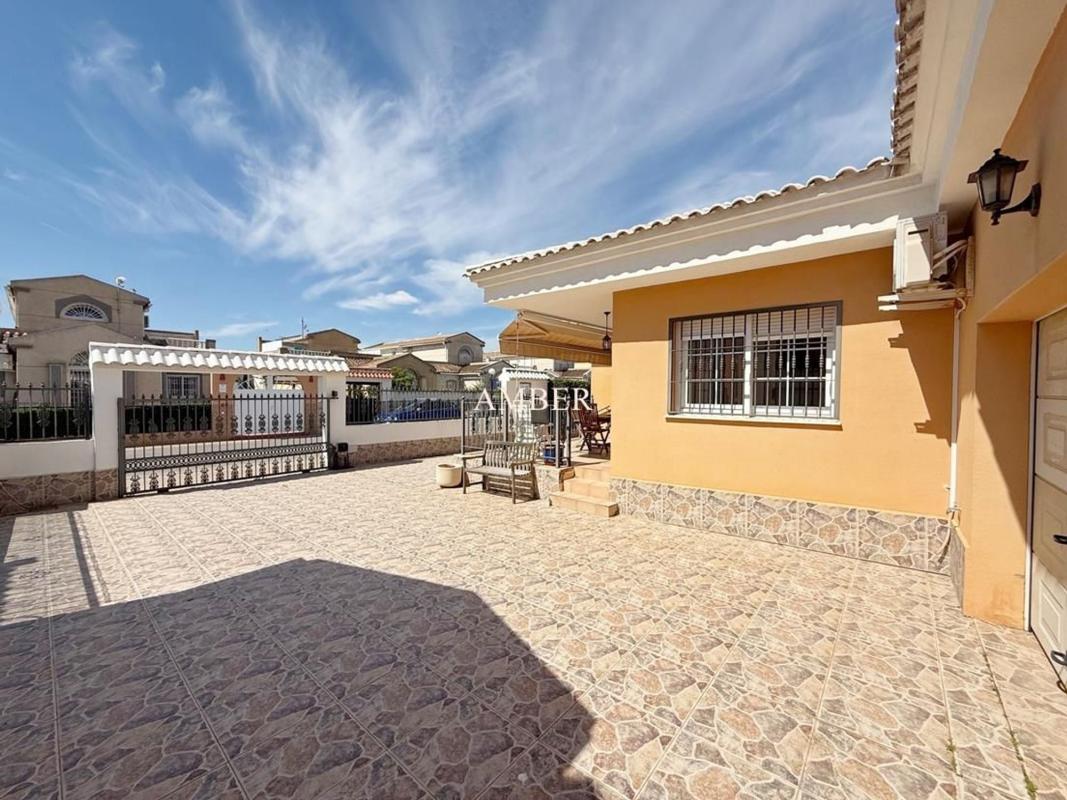 Venta de chalet independiente en Avenida de las Urracas, 42, Torrevieja
photo 5