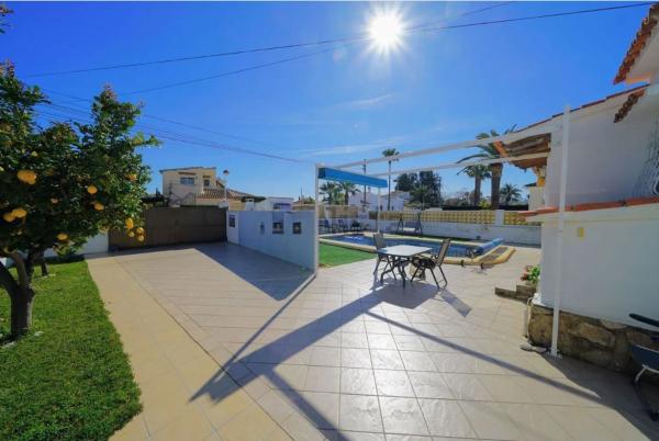 Independent chalet for sale in Els Poblets, Els Poblets
thumbnail 1